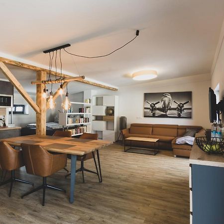 Modernes Loft vor den Toren des Chiemgaus Tacherting Buitenkant foto