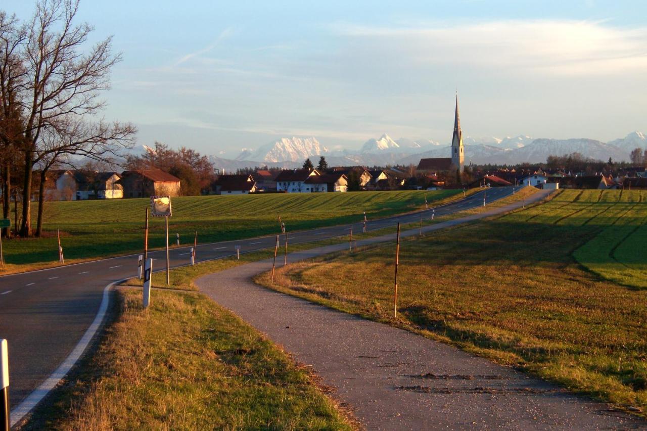 Modernes Loft vor den Toren des Chiemgaus Tacherting Buitenkant foto